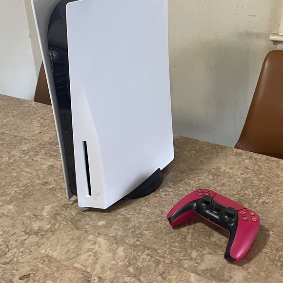 Ps5 and a new pink controller - Picture 2 of 7